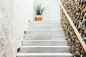 חיפוי אסתטי של מדרגות אבן